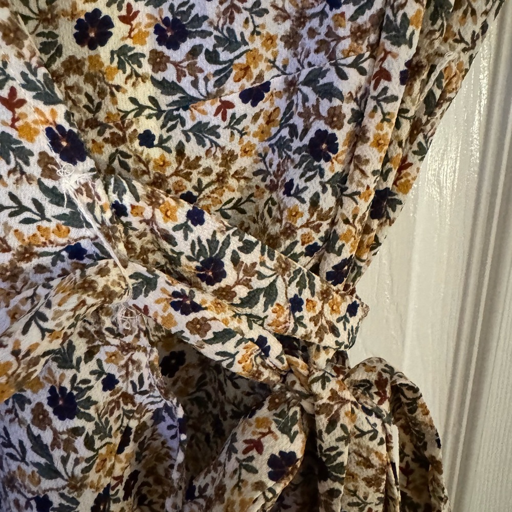 Floral Wrap Dress with Ruffle Sleeves - Picture 7 of 7